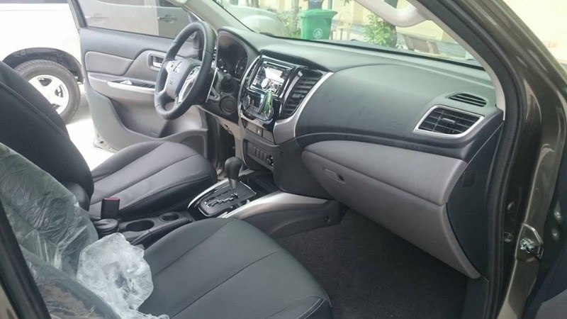 Bán xe Mitsubishi Triton sản xuất 2017, màu trắng, nhập khẩu-7