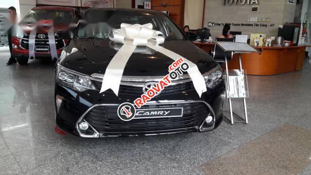 Bán xe Toyota Camry 2.5Q đời 2017, màu đen-0