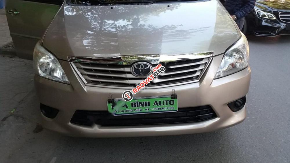 Cần bán lại xe Toyota Innova 2.0E đời 2014 chính chủ, giá 520tr-1