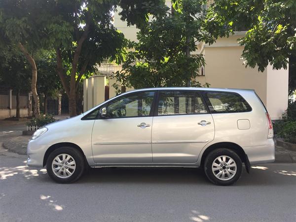 Bán xe Toyota Innova 2.0G đời 2010, màu bạc, chính chủ, giá 398tr-3