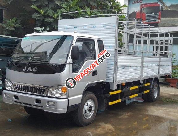 Cần bán Jac HFC 4T9 sản xuất 2017, màu bạc, giá 380tr-0