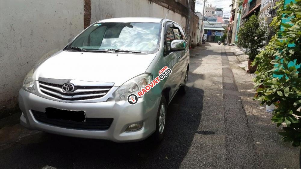 Bán Toyota Innova G đời 2011, màu bạc xe gia đình, giá tốt-2