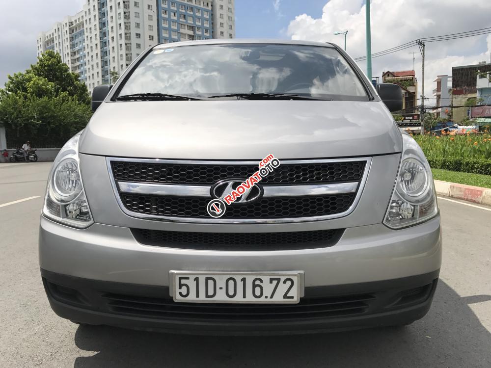 Bán Hyundai Starex sản xuất 2011, màu xám, nhập khẩu nguyên chiếc số sàn, giá tốt-1