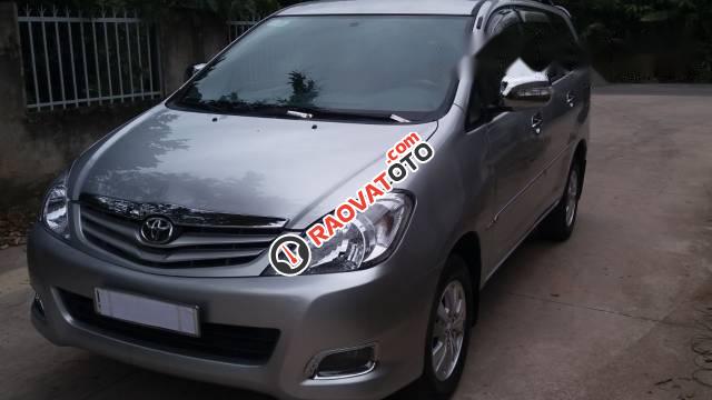 Bán Toyota Innova G đời 2009, màu bạc-0