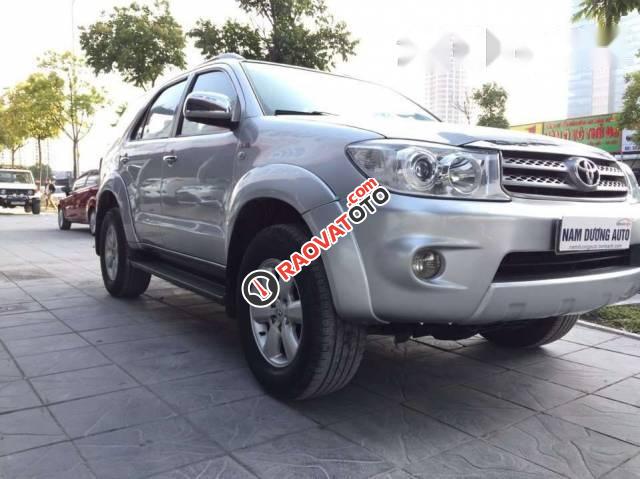 Chính chủ bán xe Toyota Fortuner MT đời 2010, màu bạc-0