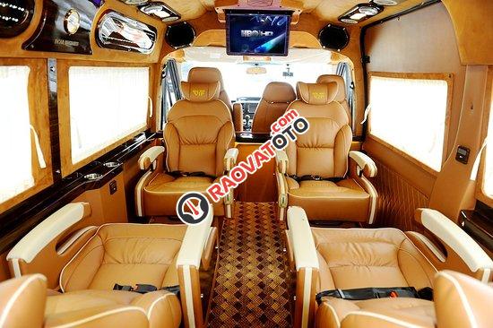 Bán xe Transit Limousine mới 100%, màu đen, mẫu xe đầy sang trọng và hiện đại bật nhất-3