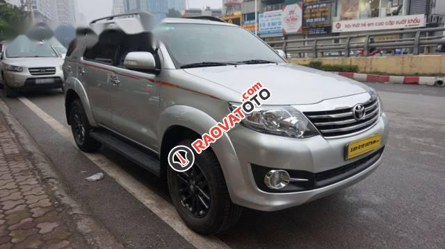 Bán Toyota Fortuner 2.7V đời 2016, màu bạc -0