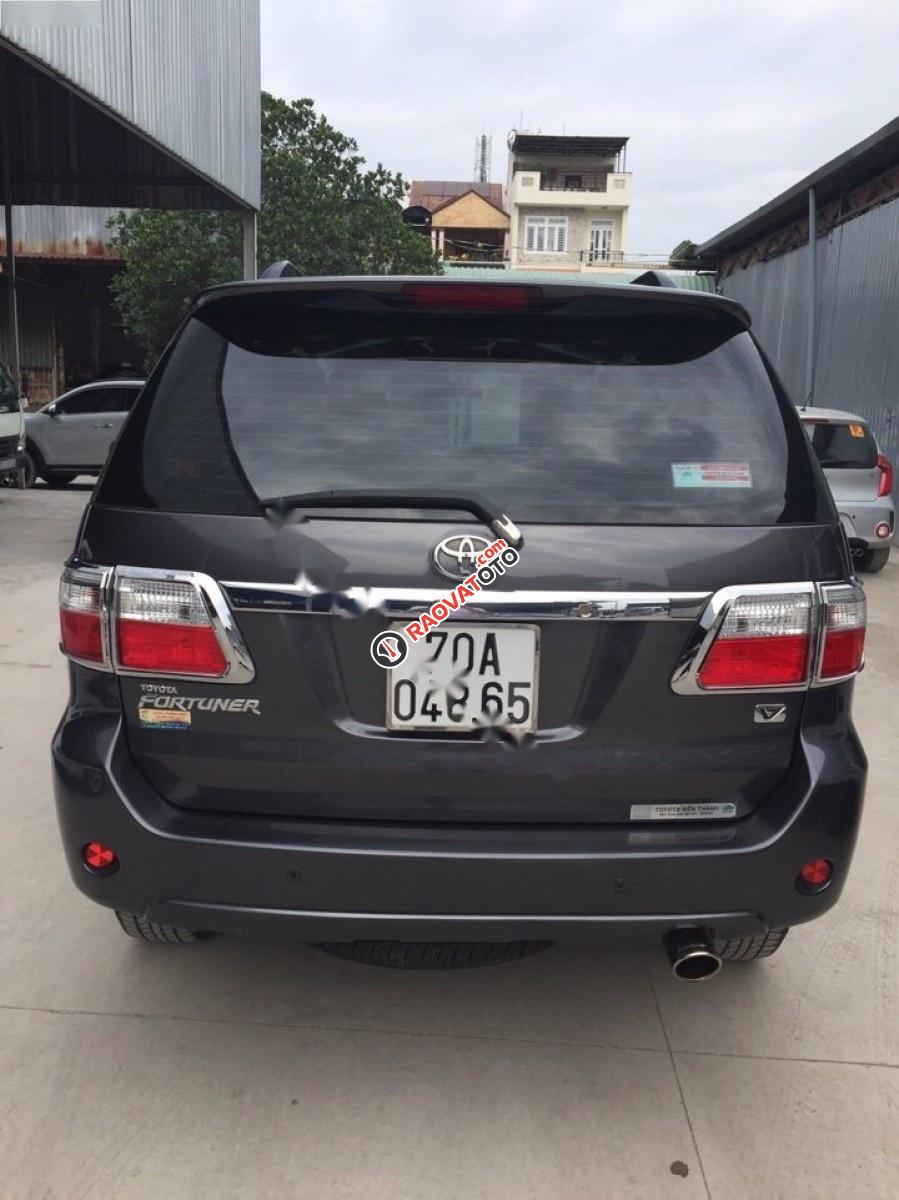 Bán gấp Toyota Fortuner 2.7V 4x4 AT đời 2010, màu xám xe gia đình, 546 triệu-0