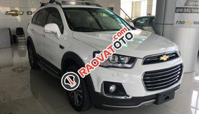 Cần bán Chevrolet Captiva 2017, màu trắng giá cạnh tranh-0