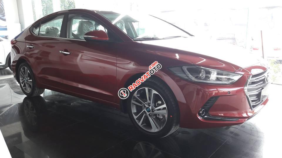 Giá xe Elantra 1.6 AT, màu đỏ, đã bao gồm phí trước bạ. Chỉ có 150 triệu lấy xe, LH Hương: 0902.608.293-14