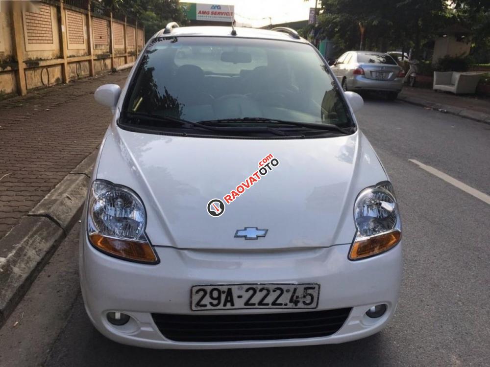 Bán Chevrolet Spark sản xuất 2011, màu trắng chính chủ, giá tốt-1