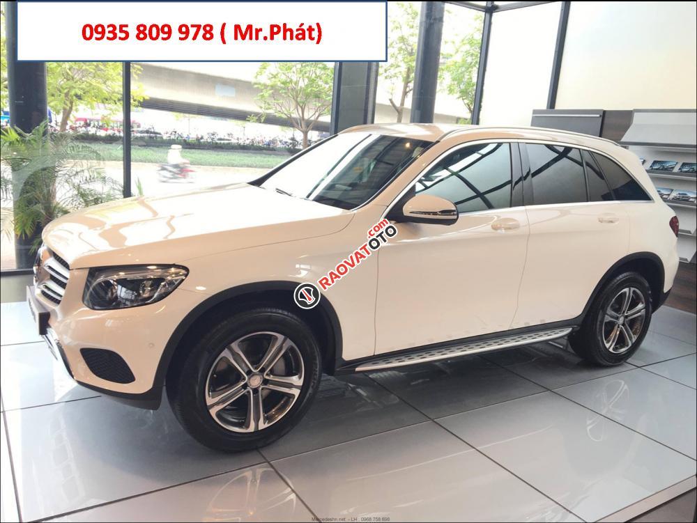 Bán xe Mercedes GLC 250 4 Matic đời 2017, màu trắng, khuyến mãi hấp dẫn-1