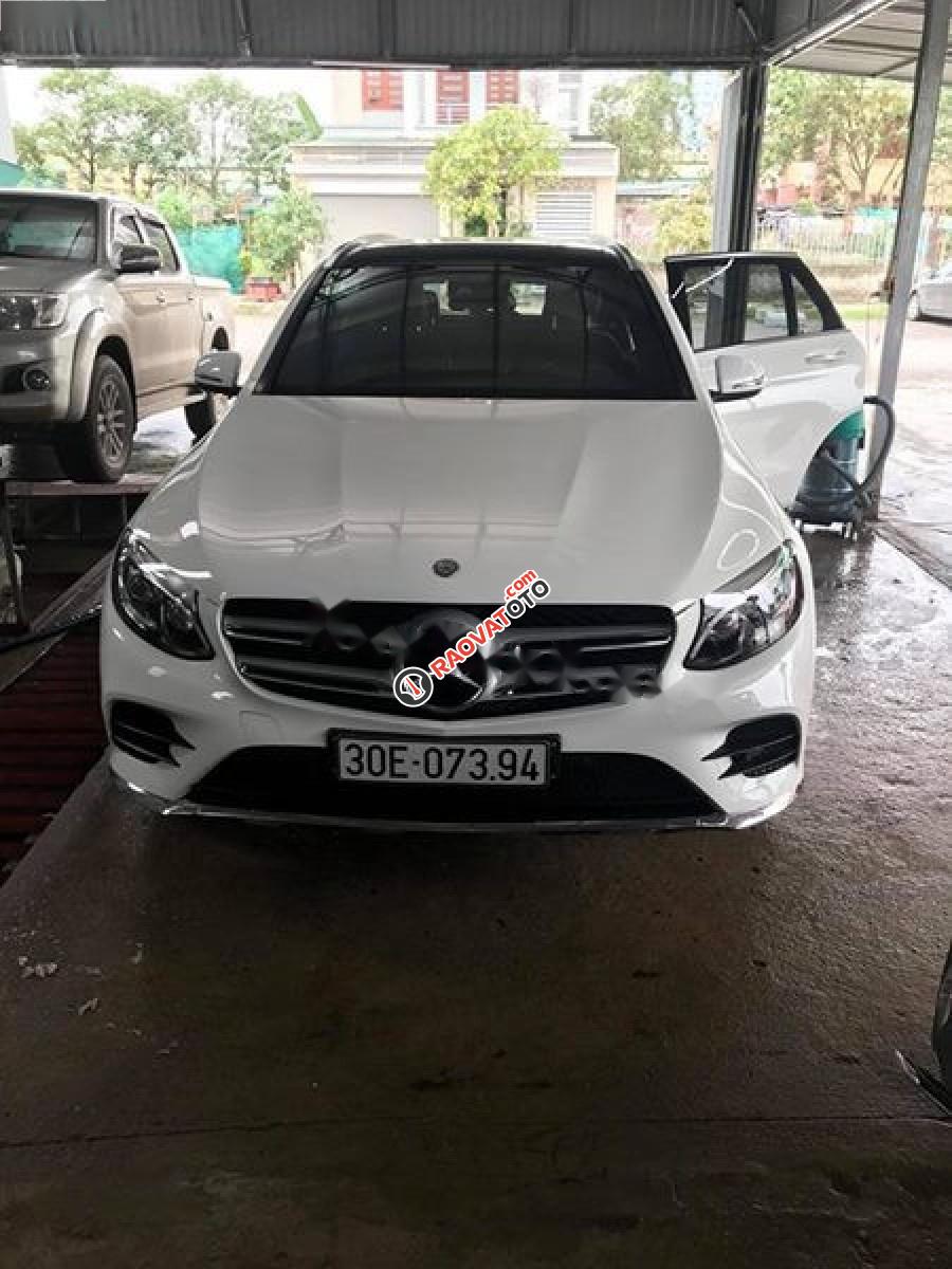 Bán Mercedes GLC 300 4Matic đời 2016, màu trắng xe gia đình-1