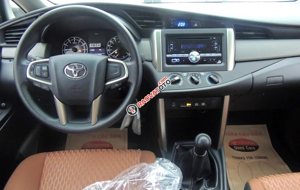 Toyota Innova E đời 2018, giảm giá cực sâu, tặng thêm gói phụ kiện, hỗ trợ mua xe trả góp-5