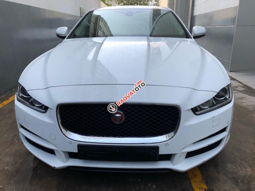 Cần bán xe Jaguar XE Prestige đời 2015, màu trắng, nhập khẩu nguyên chiếc-0