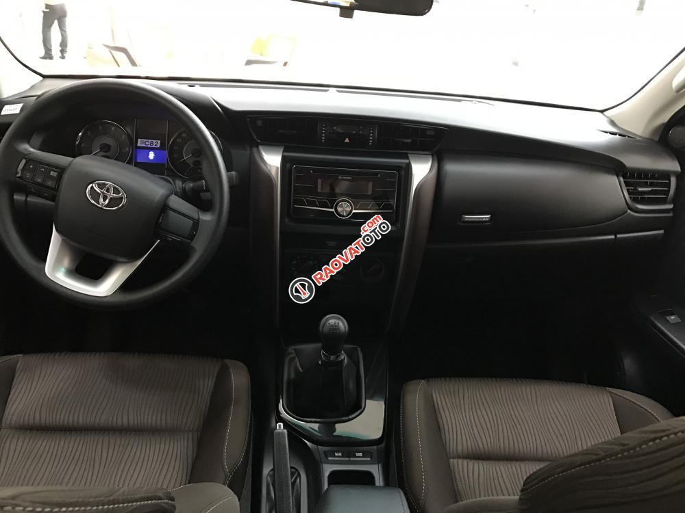 Bán Toyota Fortuner 2.4G 4x2 MT 2018, màu trắng, giao xe ngay, hỗ trợ trả góp 90%-1