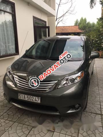 Bán ô tô Toyota Sienna đời 2010, màu xám  -4