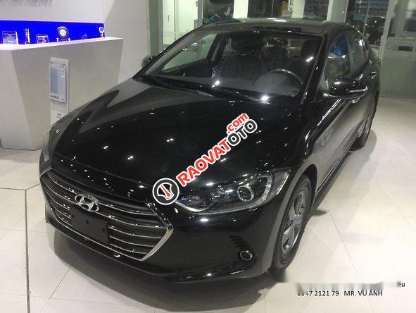 Bán xe Hyundai Elantra đời 2017, màu đen-3