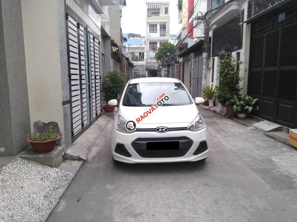 Cần bán em Hyundai Grand i10 1.2MT 2017 sedan màu trắng cực đẹp, xe nhà xài, chở con đi học-0