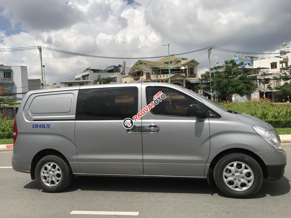 Bán Hyundai Starex sản xuất 2011, màu xám, nhập khẩu nguyên chiếc số sàn, giá tốt-2