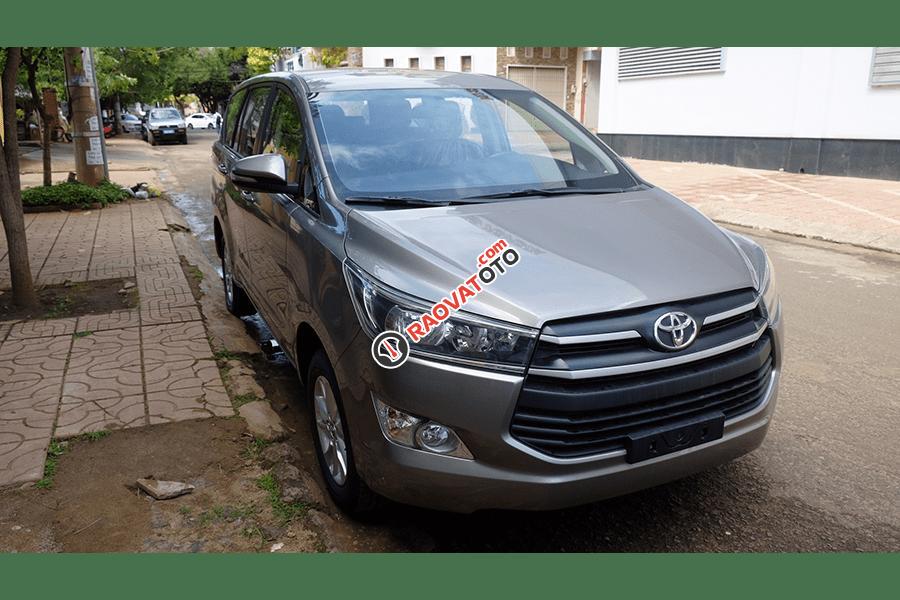 Toyota Innova E 2018 giao ngay, hỗ trợ mua xe trả góp 80%, tặng tiền mặt, phụ kiện chính hãng, Hotline 0947888810-0