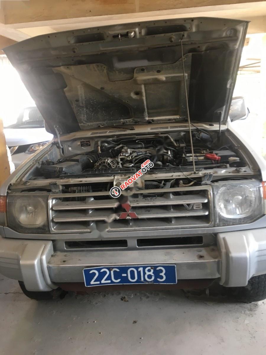 Cần bán lại xe Mitsubishi Pajero đời 2005, màu bạc-6