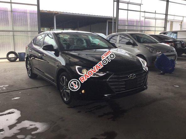 Bán ô tô Hyundai Elantra 2.0 AT đời 2018, màu đen: 0961917516-0