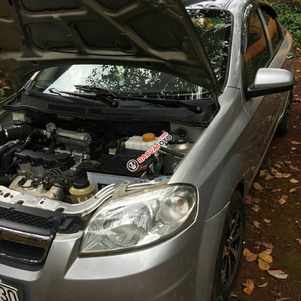 Cần bán gấp Daewoo Gentra đời 2010, màu bạc, xe gia đình-0