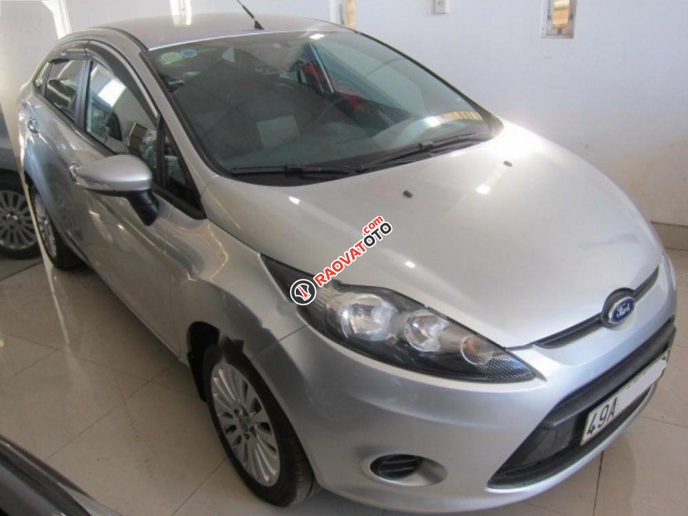 Cần bán Ford Fiesta 1.4 MT đời 2011, màu bạc xe gia đình-1