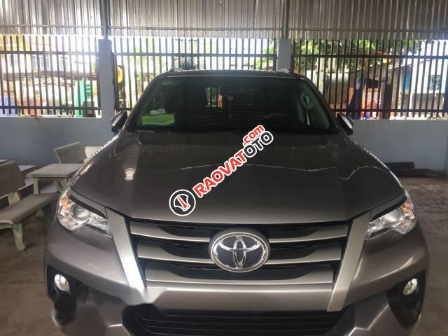 Cần bán gấp Toyota Fortuner đời 2017, màu bạc-2