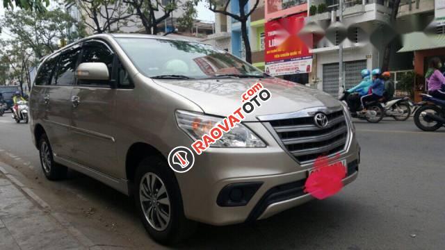 Bán xe Toyota Innova E năm 2016, màu vàng cát-0