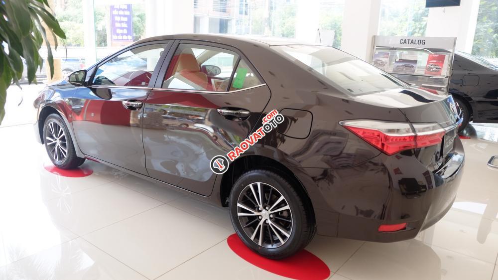 Toyota Altis 2018 khuyến mãi hấp dẫn, quà tặng giá trị, hỗ trợ vay 80% giá trị xe, lãi suất ưu đãi. LH 0947 8888 10-2