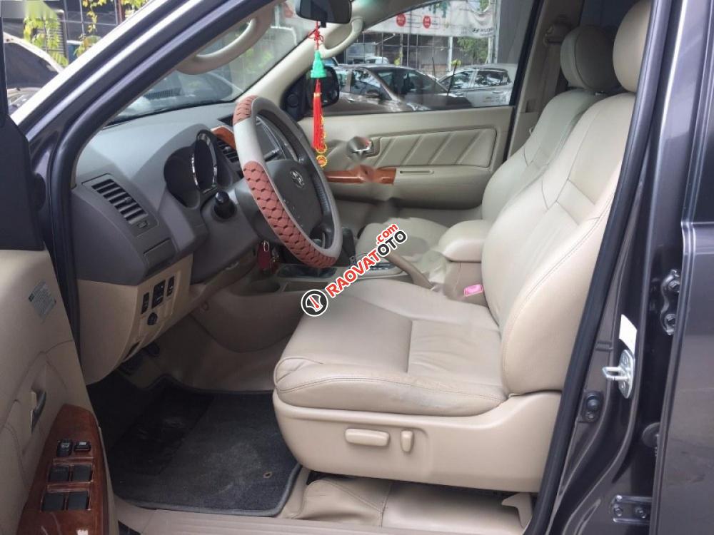 Cần bán lại xe Toyota Fortuner V đời 2010, màu xám xe gia đình, giá 546tr-5