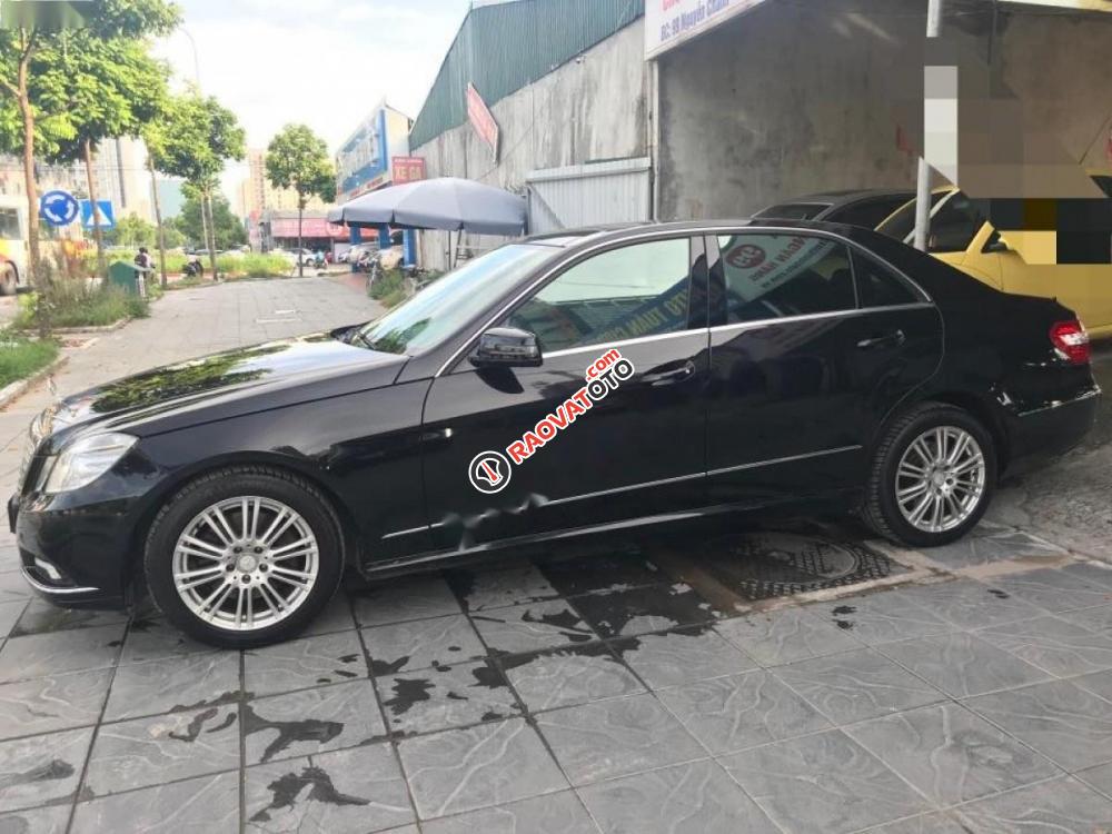 Cần bán Mercedes E300 sản xuất 2009, màu đen, 775 triệu-0