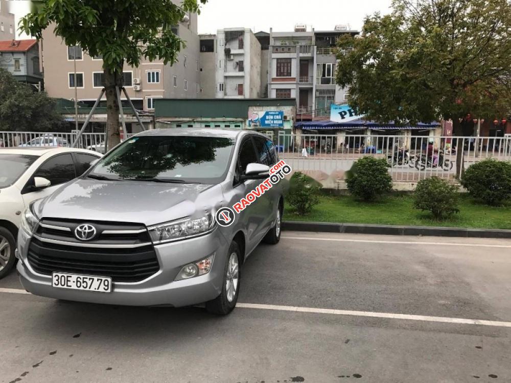 Bán Toyota Innova 2016, màu bạc, nhập khẩu số sàn, giá chỉ 750 triệu-1