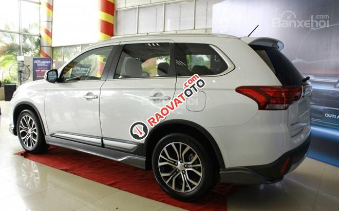 Bán Mitsubishi Outlander Đà Nẵng, bán xe 7 chỗ 2.0, CKD, hỗ trợ vay 90%, liên hệ: Lê Nguyệt: 0911.477.123-5