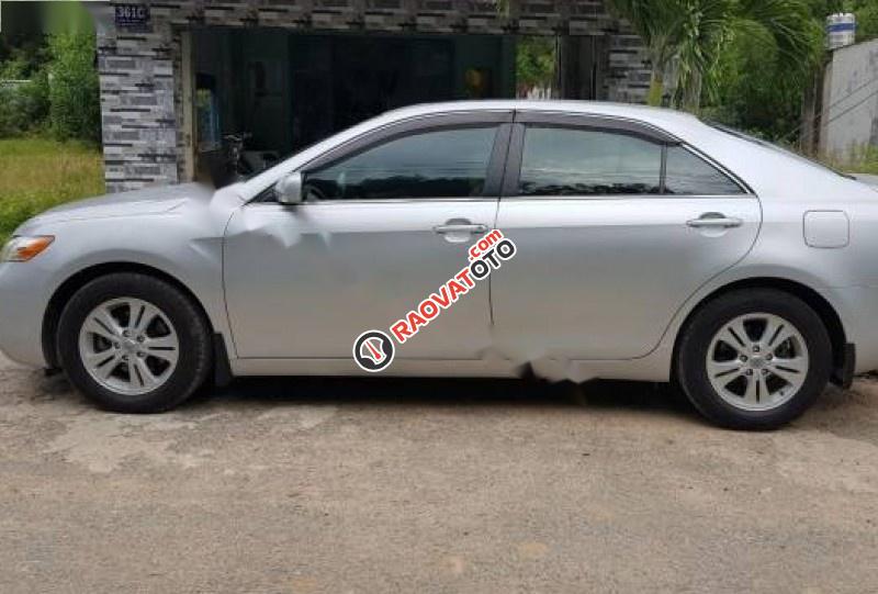 Cần bán gấp Toyota Camry 2.4 LE sản xuất 2007, màu bạc, xe nhập chính chủ-0