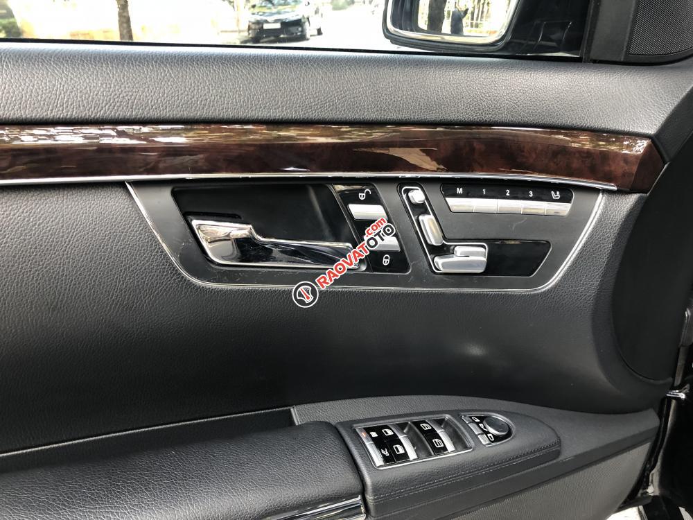 Mercedes S300 đời 2011, bản full option, màu đen-1