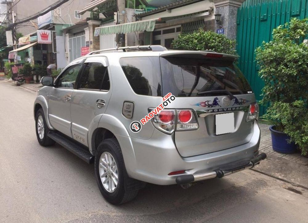 Cần bán chiếc Toyota Fortuner 2.5G MT 2014, máy dầu màu bạc-9