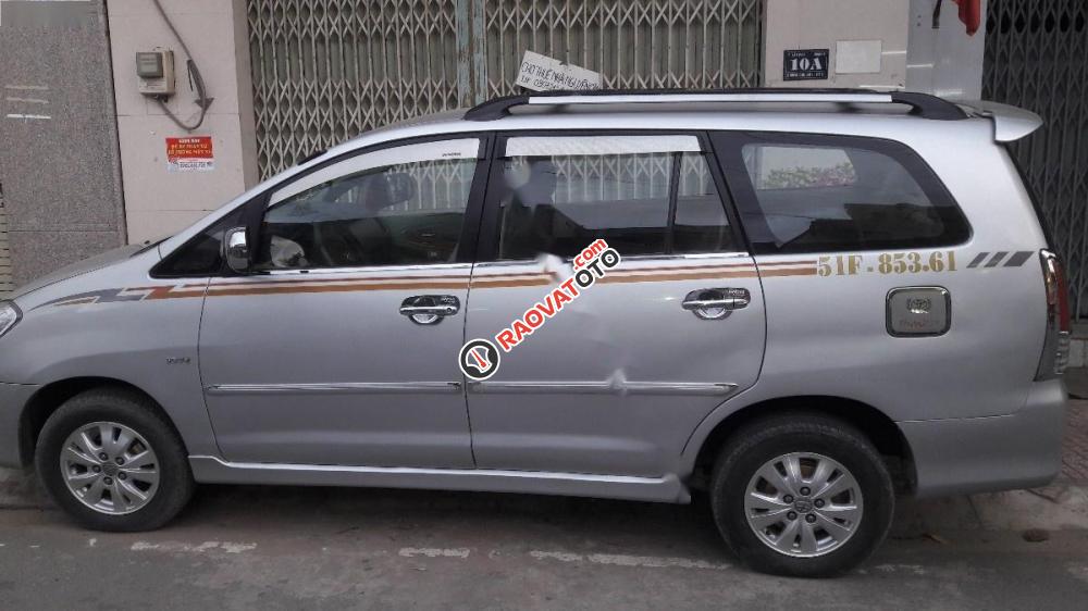 Bán ô tô Toyota Innova đời 2009, màu bạc số sàn-0