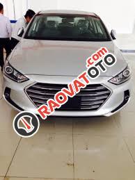 Giá xe Elantra 1.6 AT màu bạc, cam kết giá tốt nhất. 730 triệu lăn bánh xe. Chỉ cần 150 triệu - 0902.608.293-7