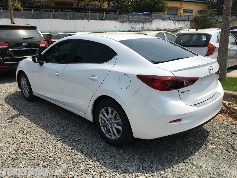 Cần bán Mazda 3 1.5L Facelift đời 2017, màu trắng, nhập khẩu nguyên chiếc-0