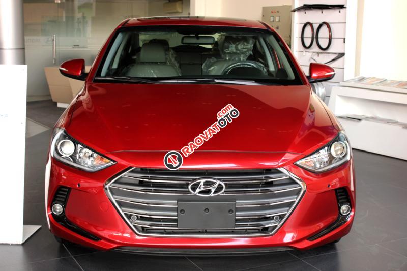 Giá xe Elantra 1.6 AT, màu đỏ, đã bao gồm phí trước bạ. Chỉ có 150 triệu lấy xe, LH Hương: 0902.608.293-5