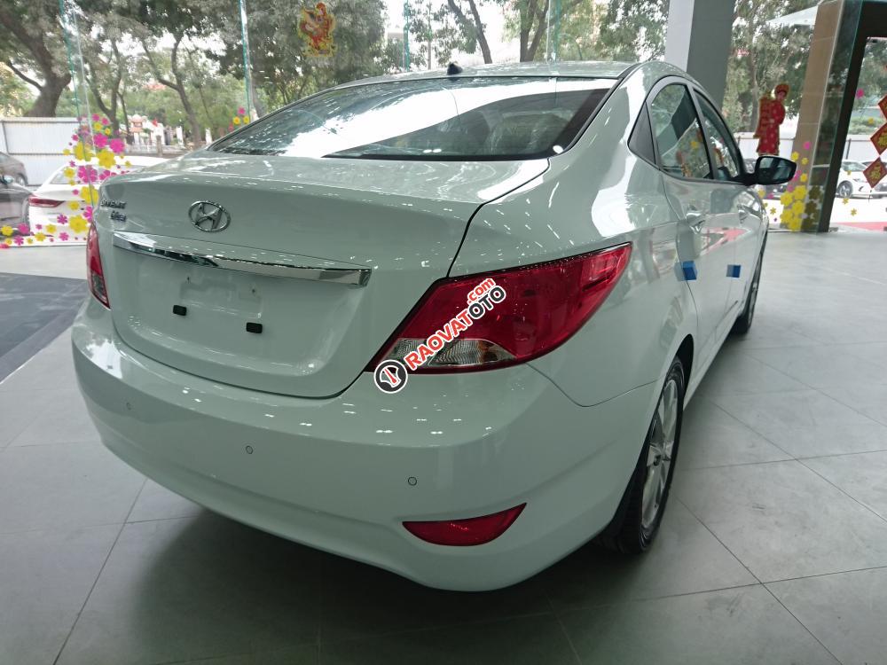 Giao bán Hyundai Accent Blue model 2017 các phiên bản MT, AT, giá tốt, mua xe chỉ từ 105 triệu, LH: 090.467.5566-9