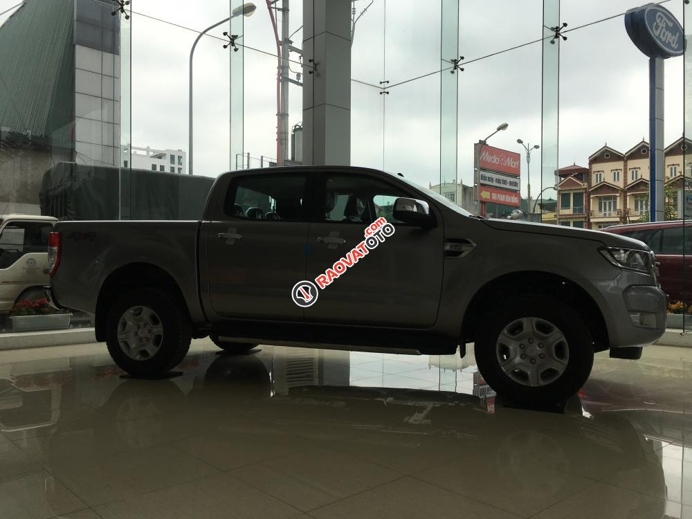 Bán Ford Ranger XLT 2 cầu số sàn, giá rẻ tại Lào Cai, hỗ trợ trả góp giao xe nay-1