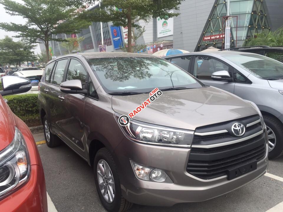 Toyota Long Biên bán xe Innova 2.0G 2018, giá cạnh tranh, trả góp từ 7tr/tháng - Hotline: 0948057222-0