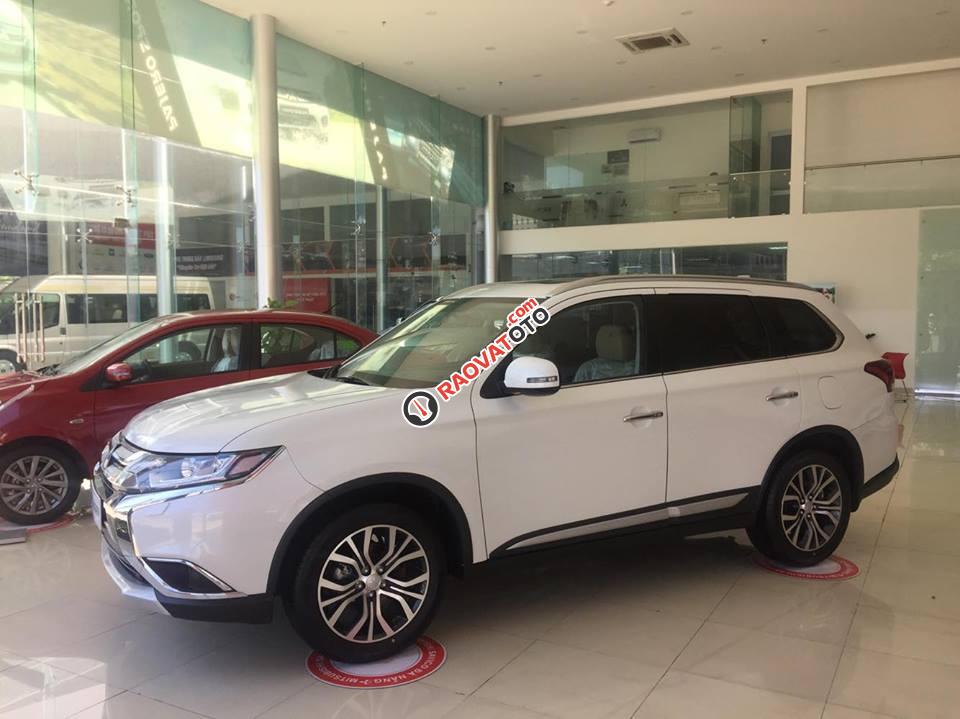 [New] Bán Mitsubishi Outlander 7 chỗ đời 2018, lợi xăng 7L/100km, cho góp đến 90%, lãi suất thấp, LH: 0905.91.01.99-1