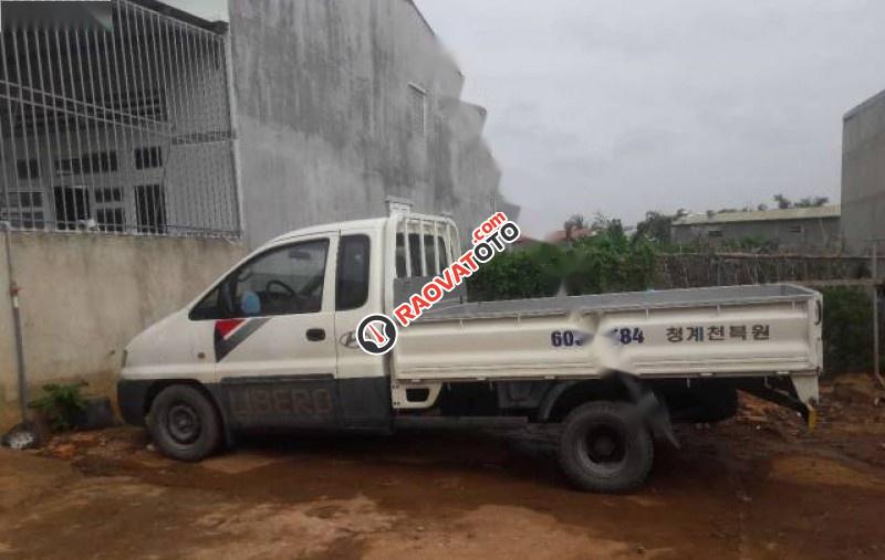 Cần bán Hyundai Libero 2.5 năm 2006, màu trắng, xe nhập-3