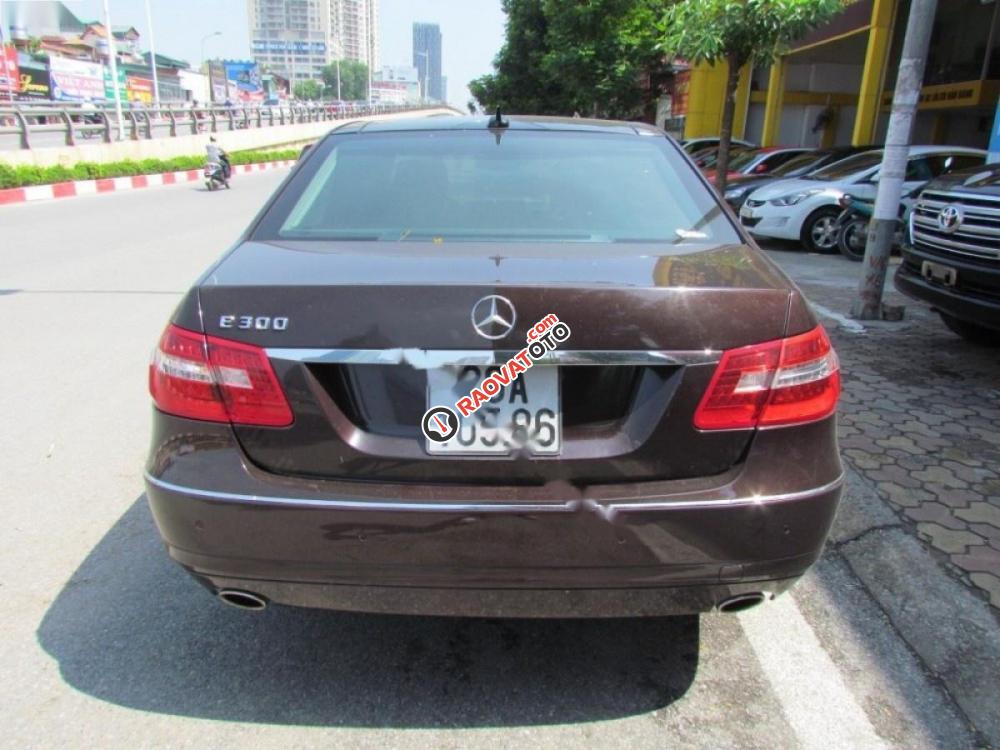 Cần bán xe Mercedes E300 đời 2011, màu nâu-3