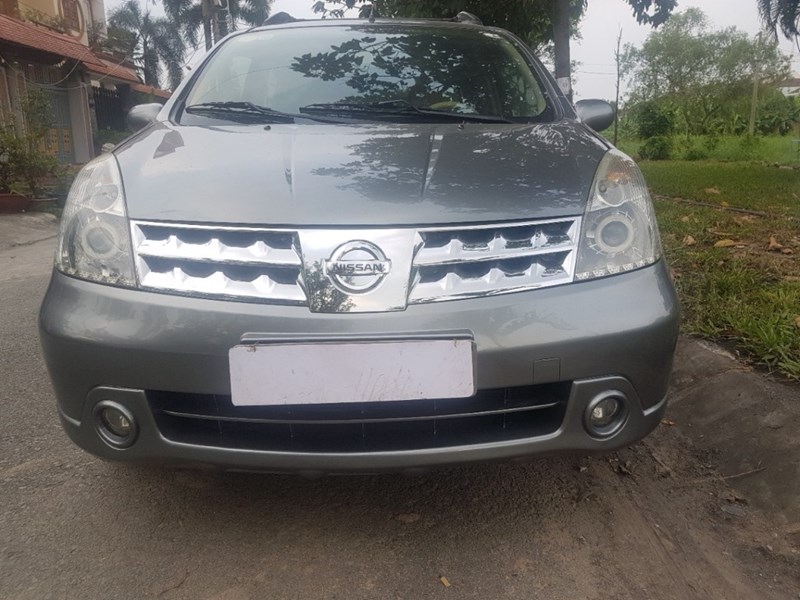 Cần bán gấp Nissan Grand livina sản xuất 2011, màu xám, nhập khẩu chính hãng, số tự động, 385tr-2